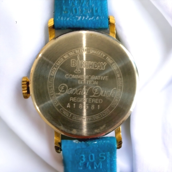 Vintage Disney Donald Duck Watch - Birthday Commemorative Edition Watch - Picture 4 of 10